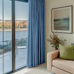 Gardiner - Mørklægningsgardin Octavia (lyseblå)