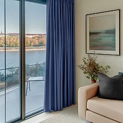 Gardiner - Mørklægningsgardin Octavia (mørkeblå)