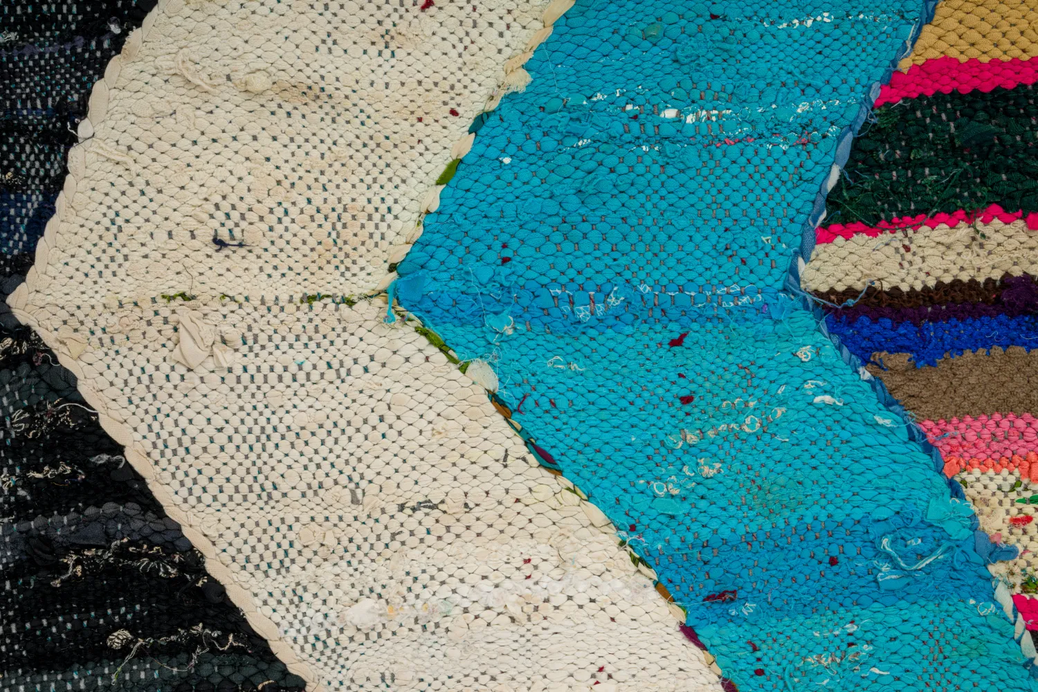 Marokkansk berber tæppe Boucherouite 140 x 255 cm