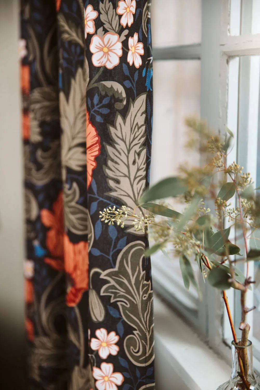 Bomuldsgardin - Poppy (sort)