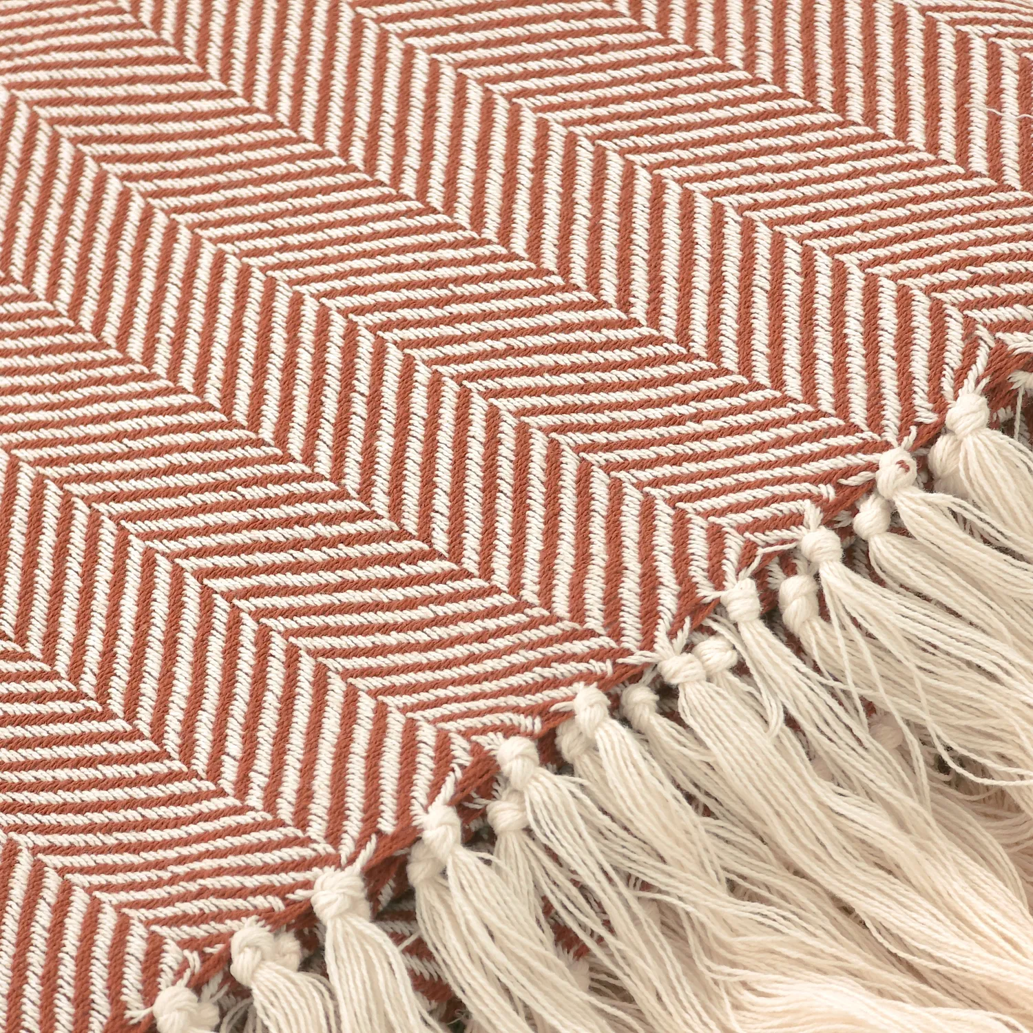 Tæpper - Bomuldsplaid - Denisa Fishbone (brun/hvid)