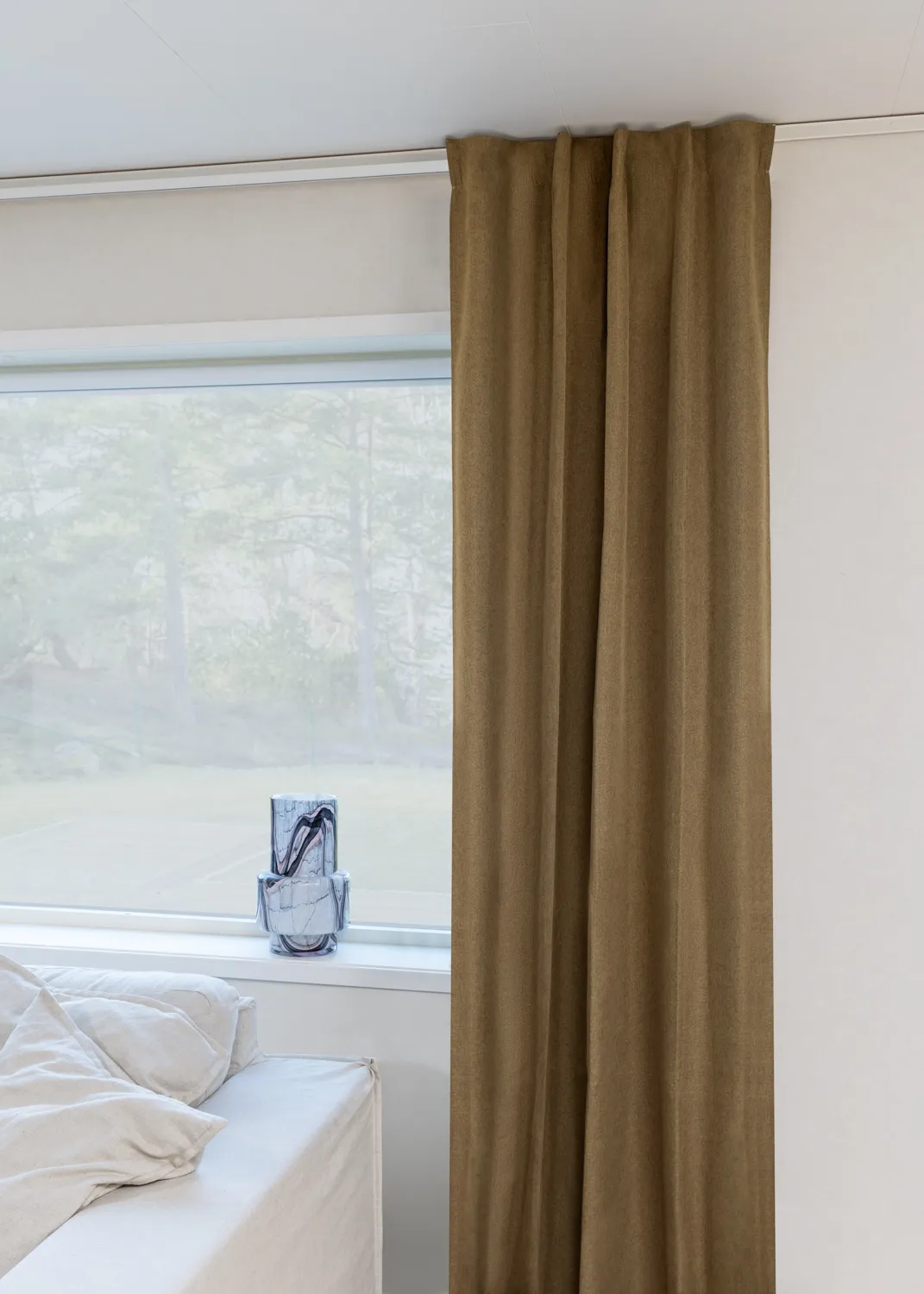 Gardiner - Mørklægningsgardin Galilea (mørkebrun)