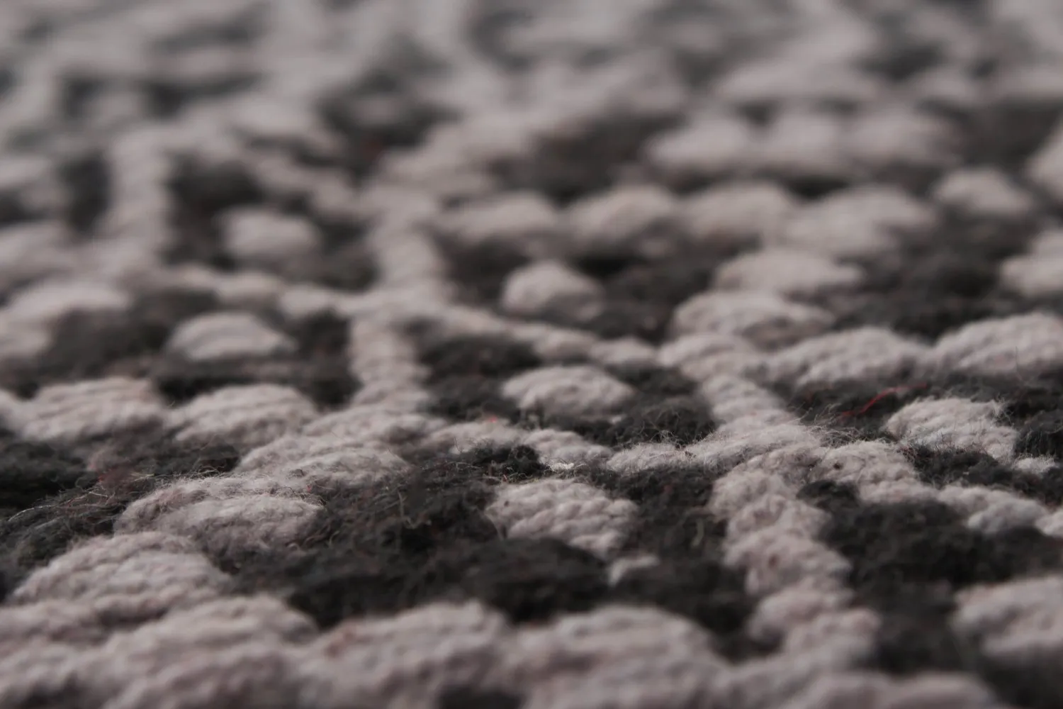 Kludetæppe - Lykke (grå/sort-grå)