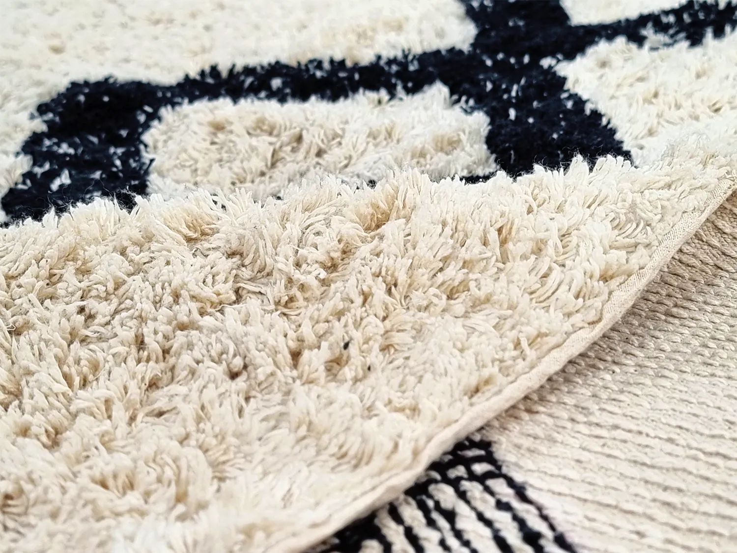 Ryatæpper - Chablis Natural Cotton Shaggy (offwhite/sort)