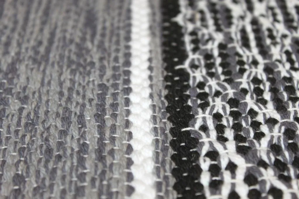 Kludetæppe - Visby (sort-hvid)