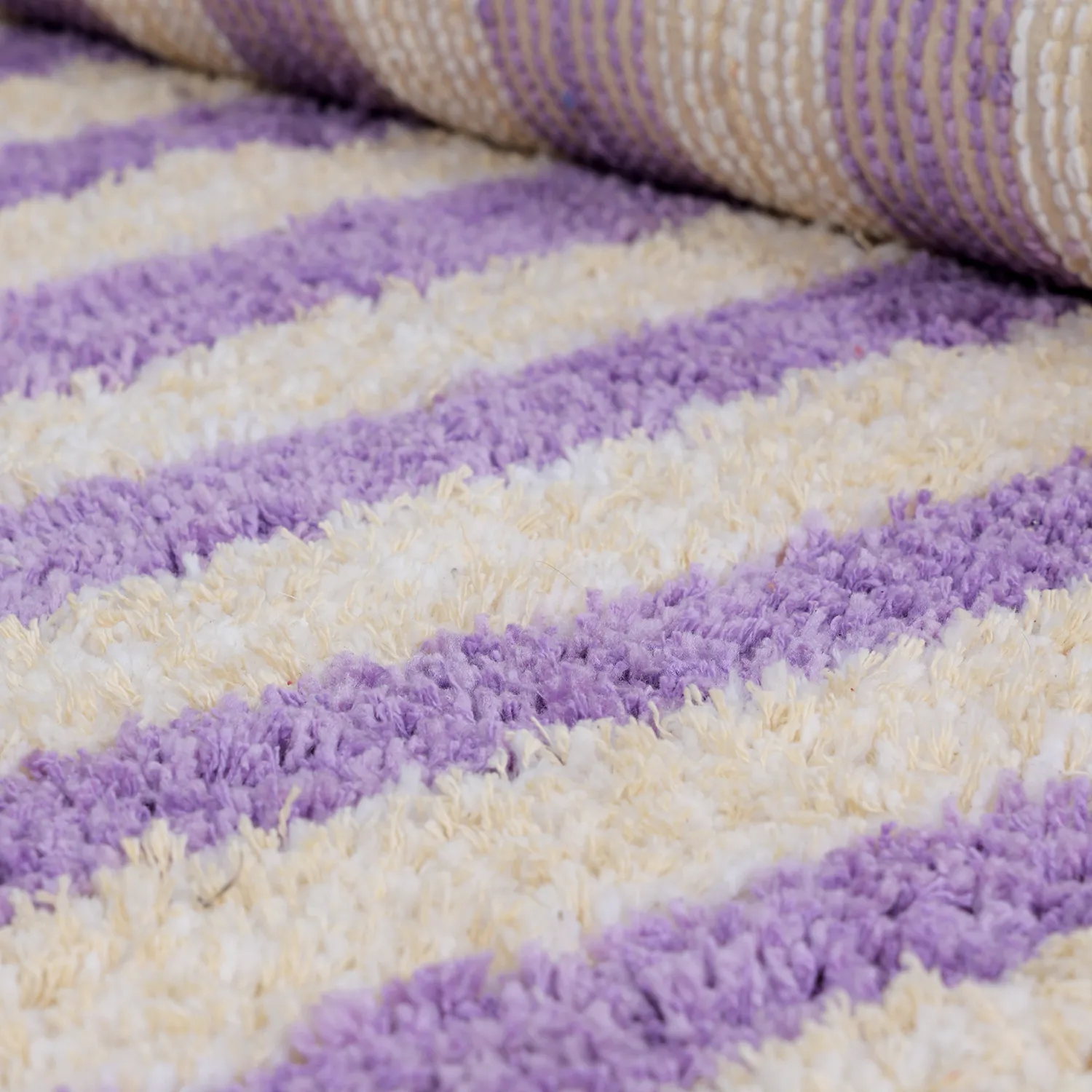 Ryatæpper - Thira Stripe Cotton Shaggy (fløde/lys lilla)