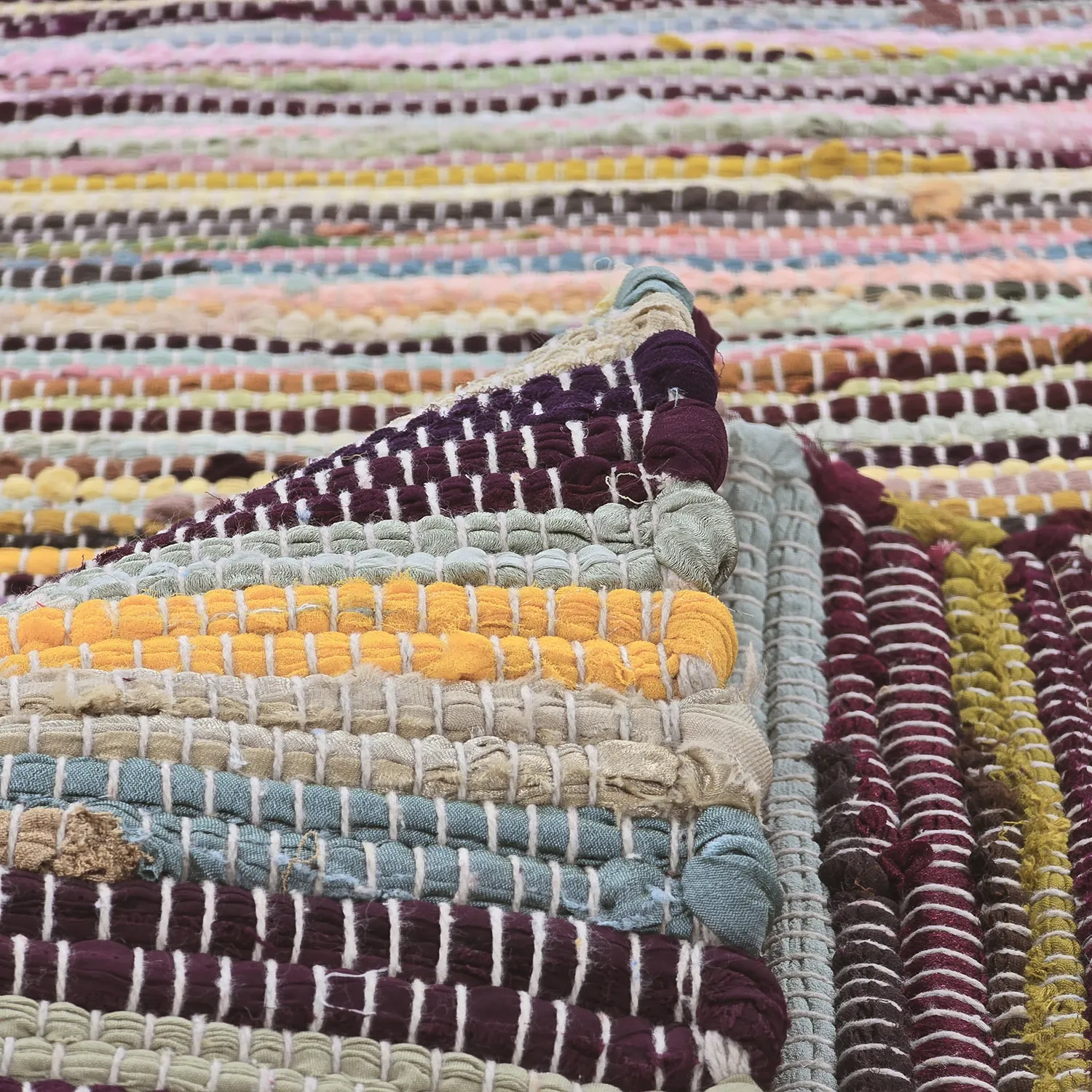 Kludetæppe - Happy (gul/multi)