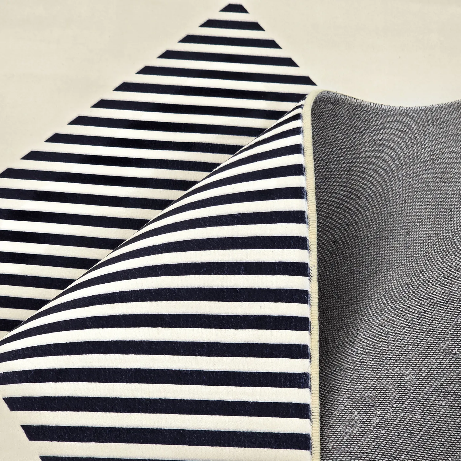 Wilton-tæppe - Pucon (sort/creme)