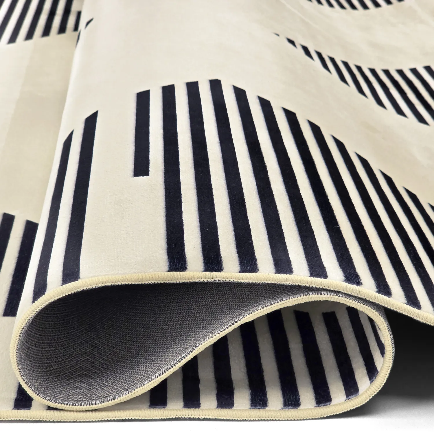 Wilton-tæppe - Pucon (sort/creme)