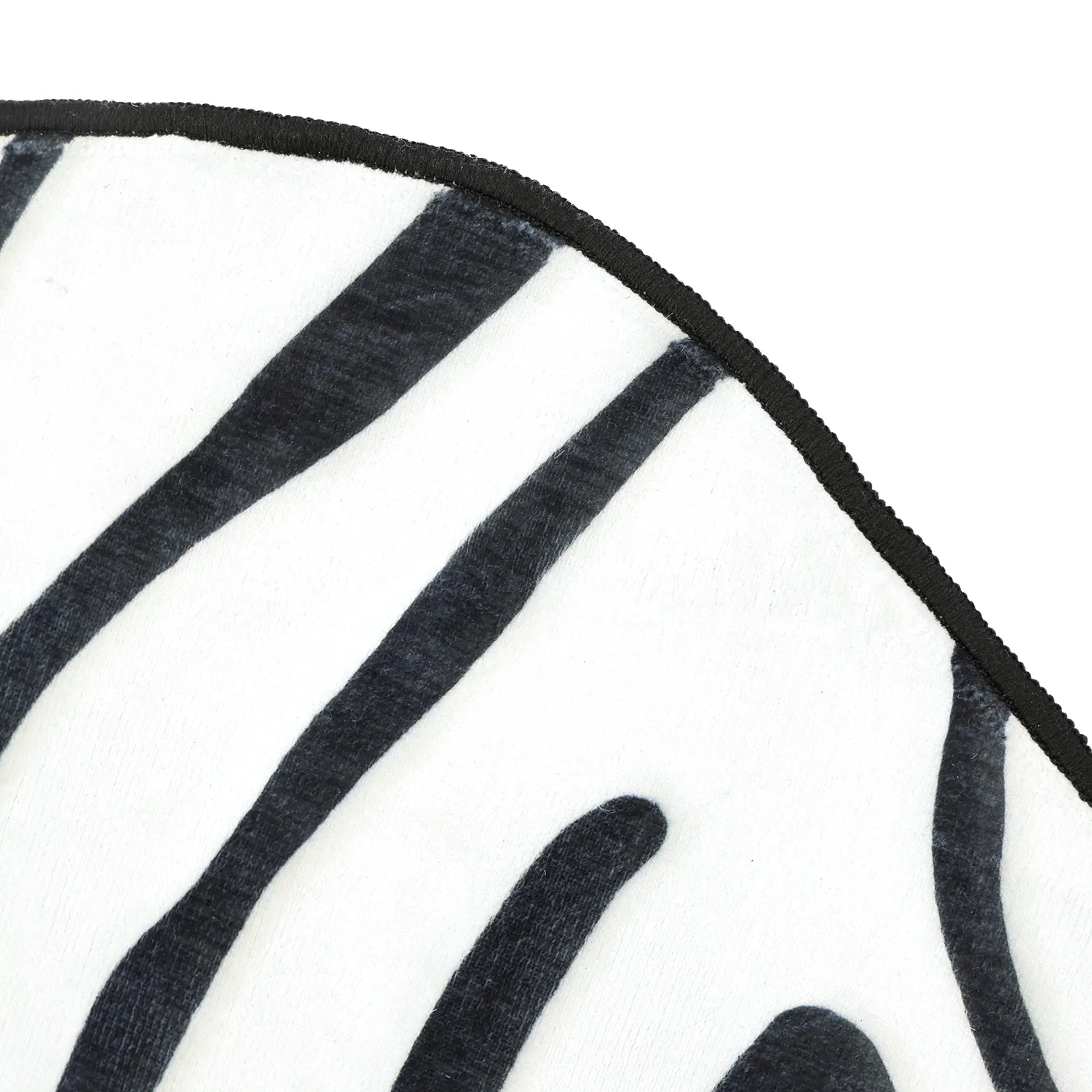 Bølget Wilton tæppe - Zebra (sort/hvid)