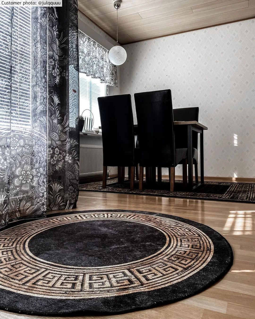 Rundt tæppe - Tilos (sort/guld)